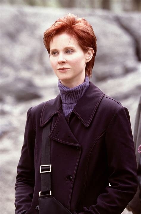 Miranda Hobbes in un ufficio