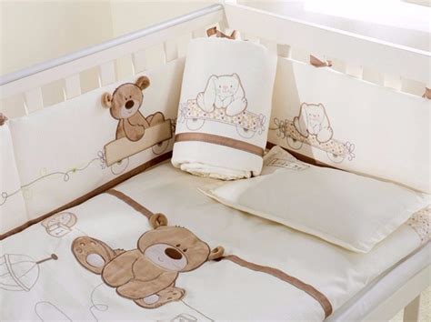 Culla neonato con lenzuola e accessori
