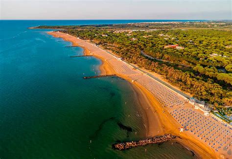 Panoramica di Principina a Mare con spiaggia e pineta