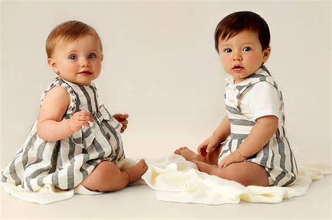 Neonati e bambini con abiti Prénatal