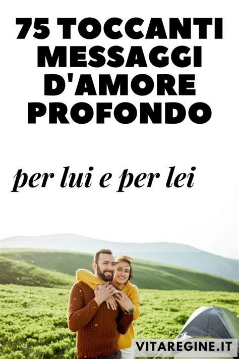 Coppia che si scambia messaggi romantici