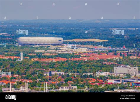 veduta aerea dell'Allianz Stadium di Torino durante una partita serale