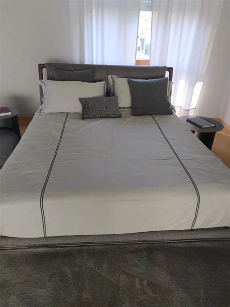 Camera da letto con copripiumino coordinato