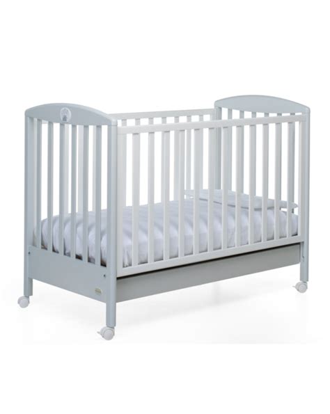 Bambino in un lettino Prénatal