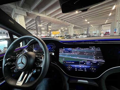 Interni di una Mercedes-Benz Classe A con seggiolino auto installato