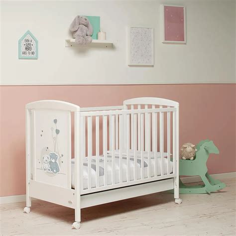 Culla Foppapedretti in legno massiccio in un ambiente domestico accogliente