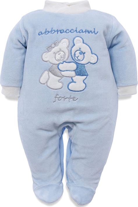 neonato con tutina invernale