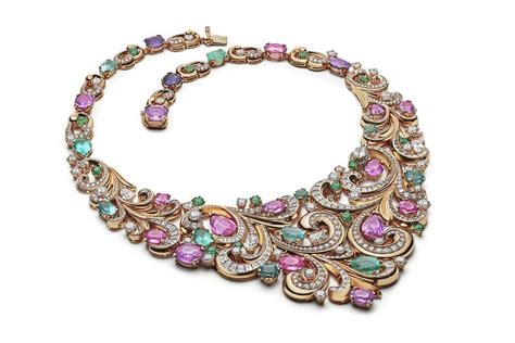 Modello di collana ispirata allo stile Barocko di Bvlgari