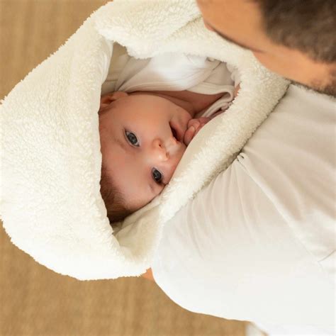 bambino avvolto in un sacco nanna morbido
