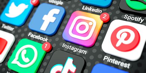 Schermata di un social media con simboli estremisti