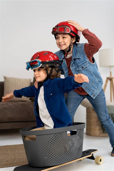 Bambini che giocano con un kit attività su un aereo