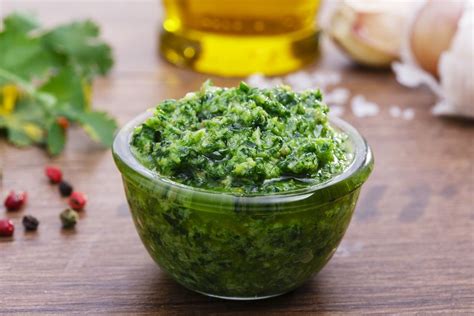 Ingredienti base per la salsa verde