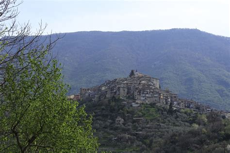 Panorama di Carpineto Romano con i Monti Lepini sullo sfondo