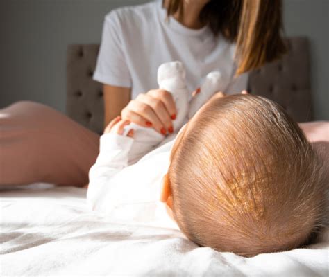 rappresentazione stilizzata del cuoio capelluto di un neonato con crosticine