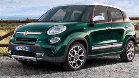 Fiat 500L Trekking in colore giallo sole
