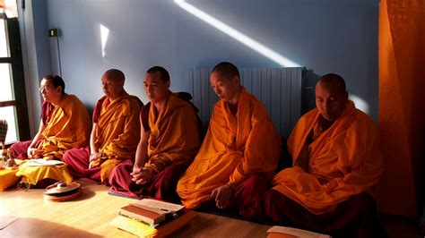 Monaci tibetani meditazione