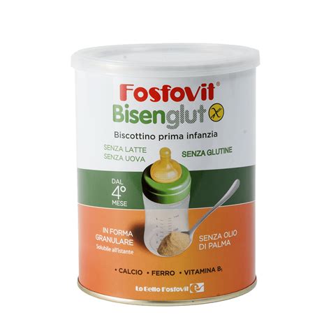 Preparazione biberon con latte e biscotto granulato