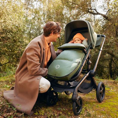 Dettaglio della cappottina cerata con borchie del Bugaboo Bee3 by Diesel Rock