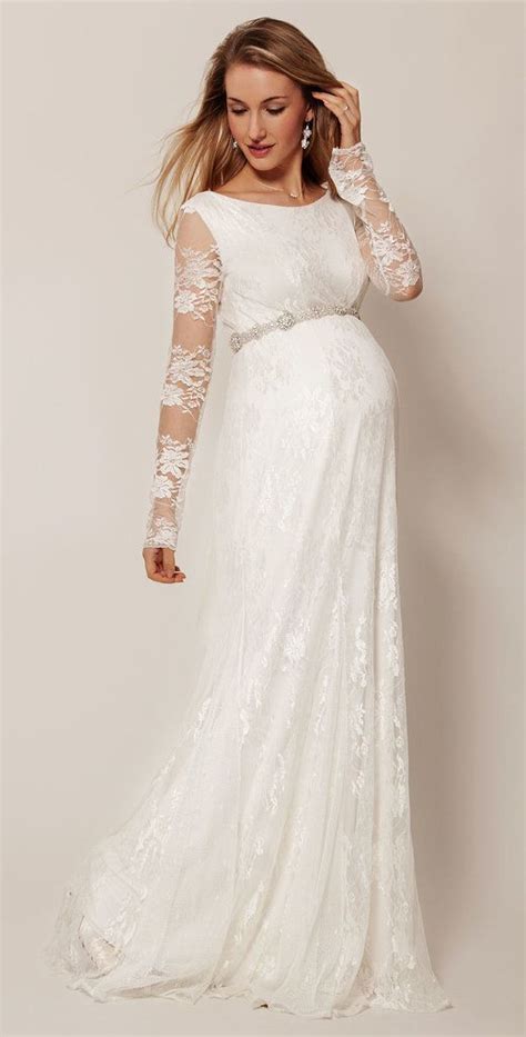 Sposa incinta in abito da sposa elegante con taglio impero