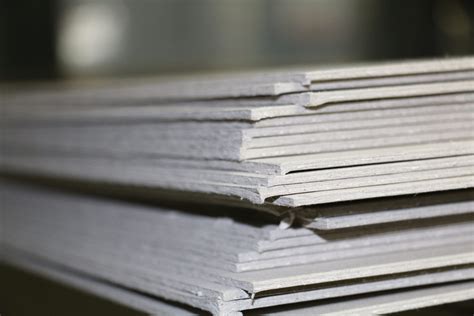 Culla in cartone pressato assemblata e decorata