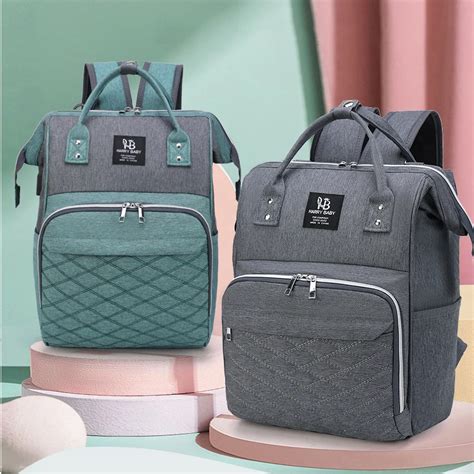 borsa maternità pronta su un letto