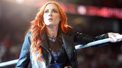 Giovane Becky Lynch in allenamento di wrestling