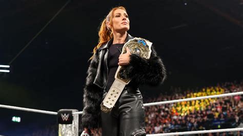 Becky Lynch in un promo come 