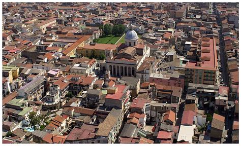 Veduta esterna del Duomo di Acerra, luogo dell'ultimo saluto alla piccola Giulia
