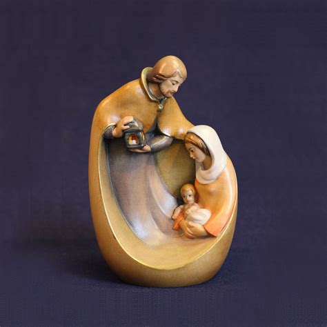 Presepe moderno con figure umane che rappresentano la quotidianità