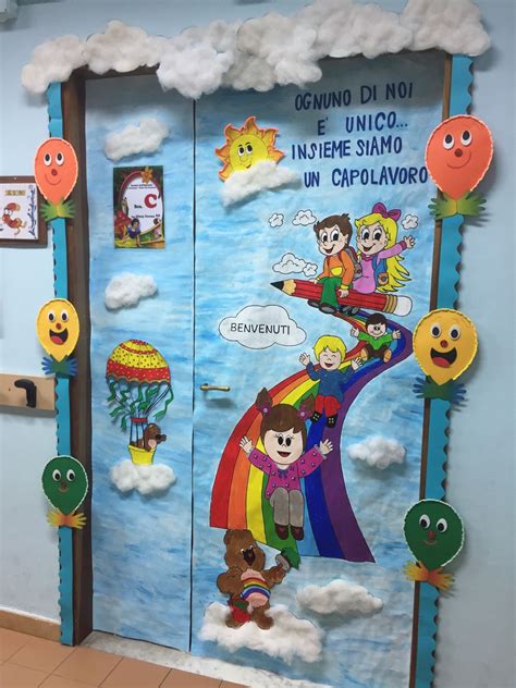 Aula scolastica decorata per l'accoglienza