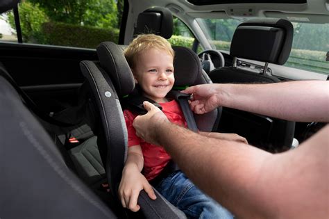 Bambino e auto