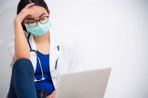 Infografica carenza personale medico Ospedale Versilia