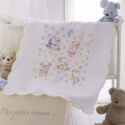 Variazioni di design per culle ricamate