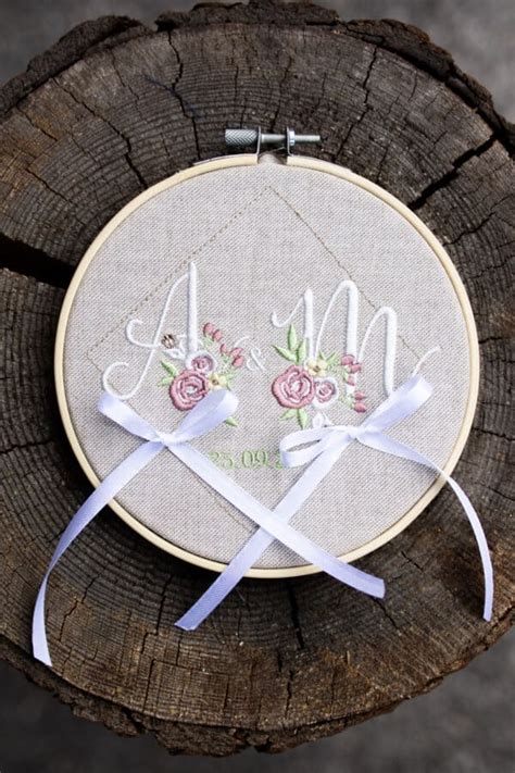 Esempi di lettering ricamato per iniziali