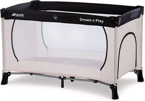 Immagine del lettino Hauck Dream N Play Plus con bambino che gioca