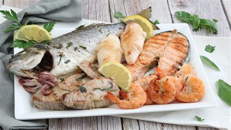 Piatto di pesce sciabola alla griglia