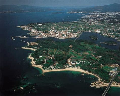 Vista panoramica della Ría de Arousa con isole in lontananza