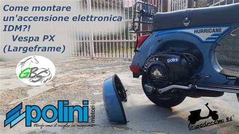 Vespa PX con seggiolino pieghevole nel vano piedi
