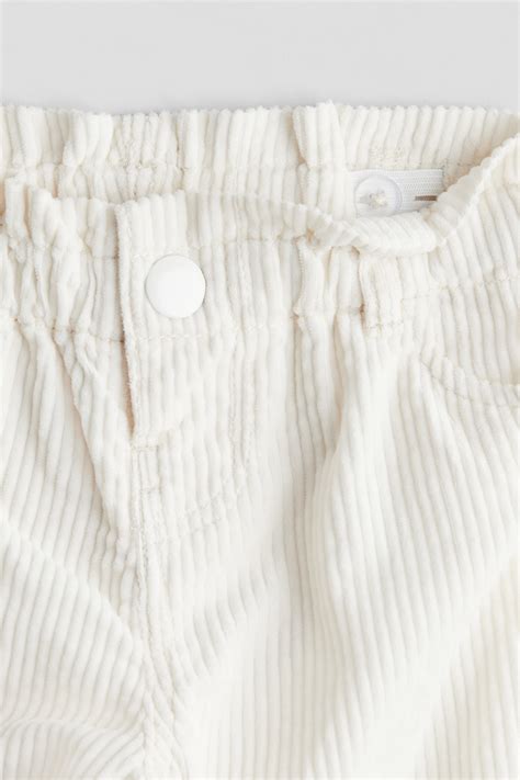 bambino in completo di velluto tortora e bianco