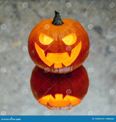 Pancione dipinto con motivo di zucca Jack o' lantern