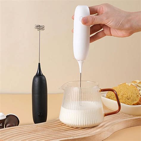 frullatore a immersione e utensili da cucina per neonati