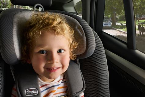 Sicurezza in auto: seggiolino per neonati installato correttamente