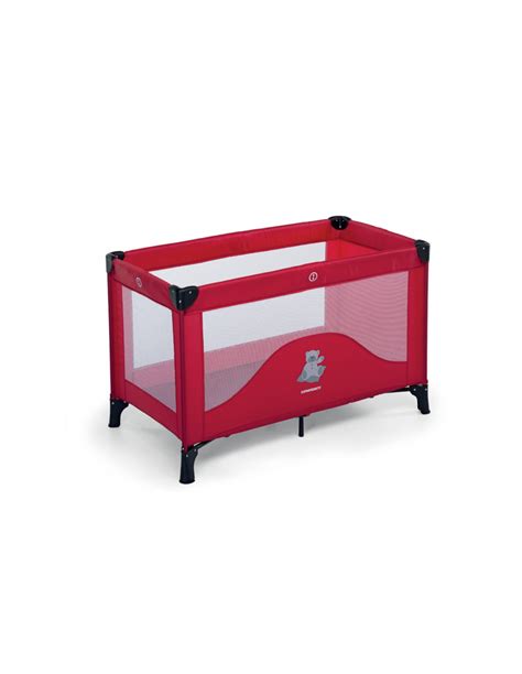 Lettino da viaggio Inglesina Lodge color rosso in una stanza luminosa e moderna