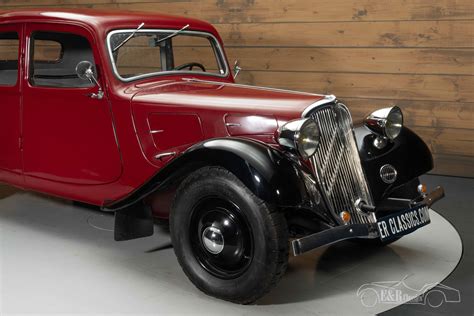 Vista laterale della Citroën Traction Avant