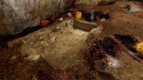 Ricostruzione di una sepoltura Neandertaliana in grotta