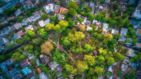 Passeggino in un ambiente urbano affollato
