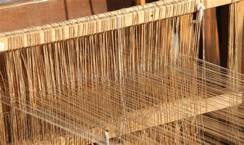 Antico telaio manuale utilizzato per la produzione di tessuti tradizionali