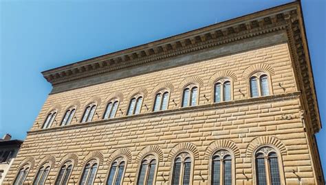 Dettaglio della facciata rinascimentale del Castello dei Trane a Tutino