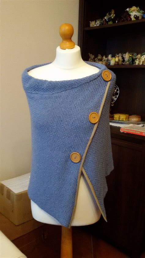 Mantellina per allattamento fatta a mano