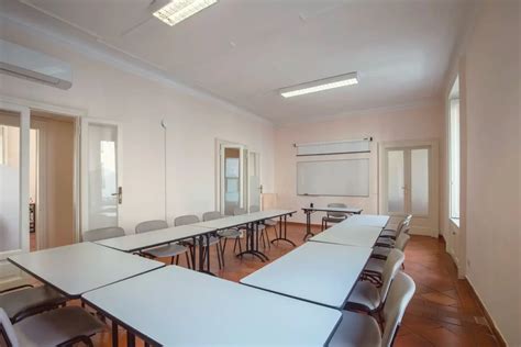 Un'aula di formazione artistica gestita dalla Fondazione OMI